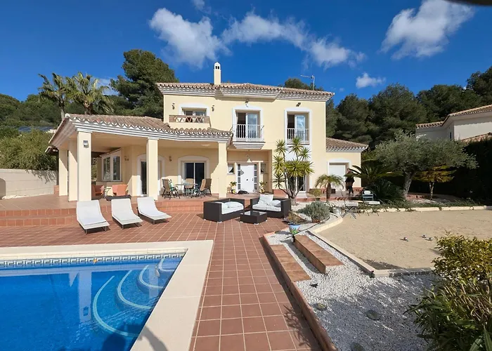Villa With Pool And Boule Right On Alhaurin Golf