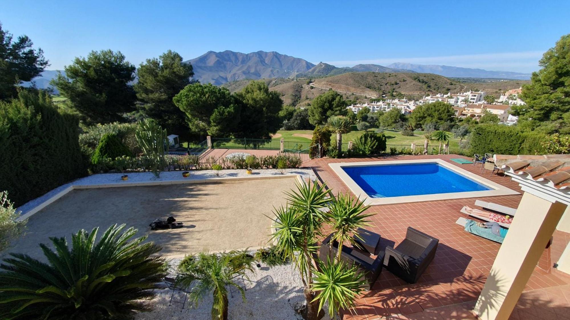 Villa With Pool And Boule Right On Alhaurin Golf Málaga
