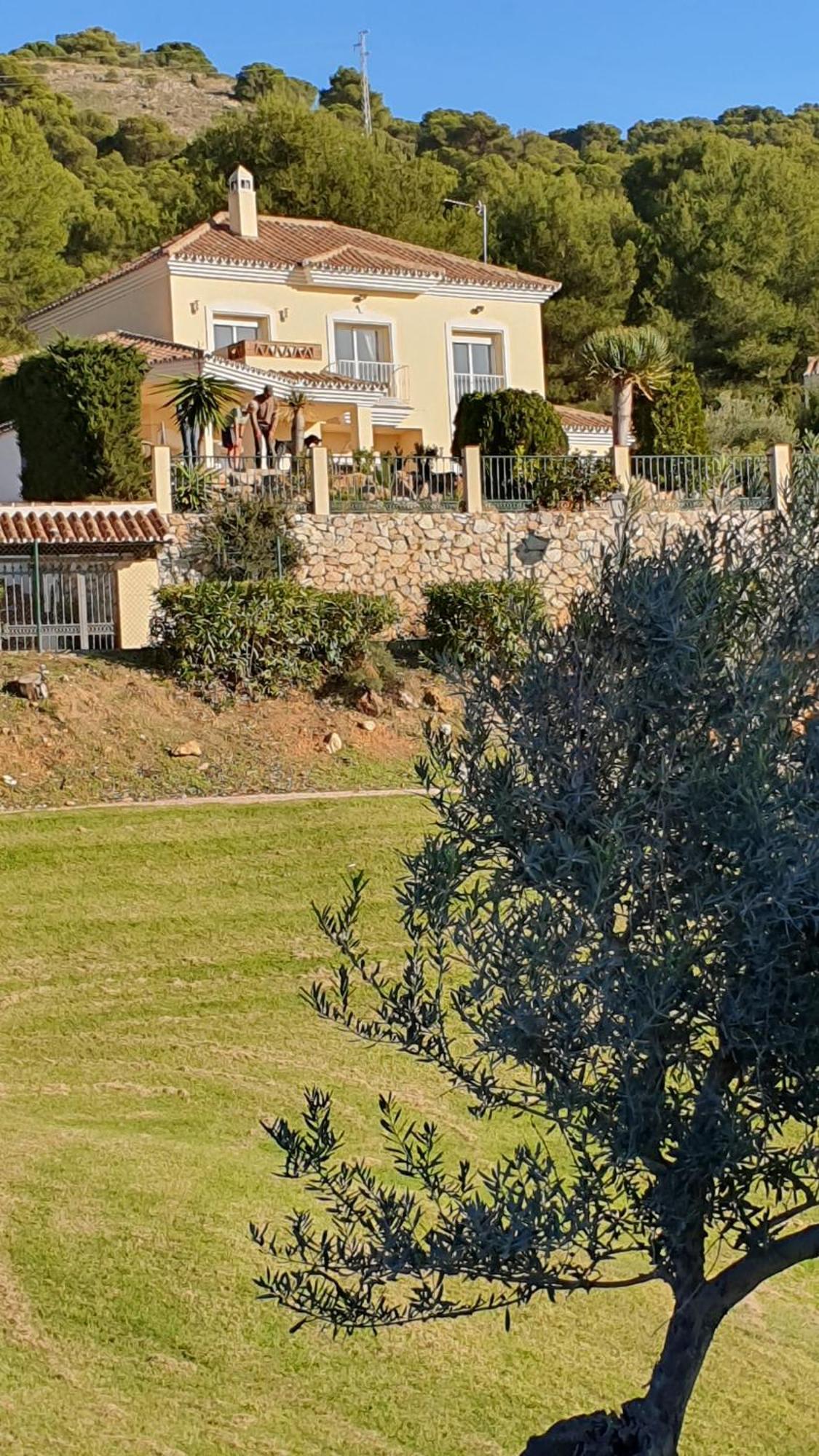 With Pool And Boule Right On Alhaurin Golf Villa Málaga
